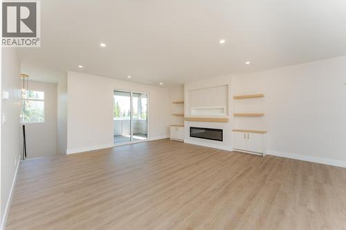 5089 Headlands Heights, Prince George, BC - Indoor Photo Showing Living Room