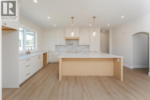 5089 Headlands Heights, Prince George, BC - Indoor Photo Showing Kitchen