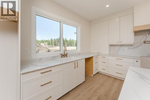 5089 Headlands Heights, Prince George, BC - Indoor Photo Showing Kitchen