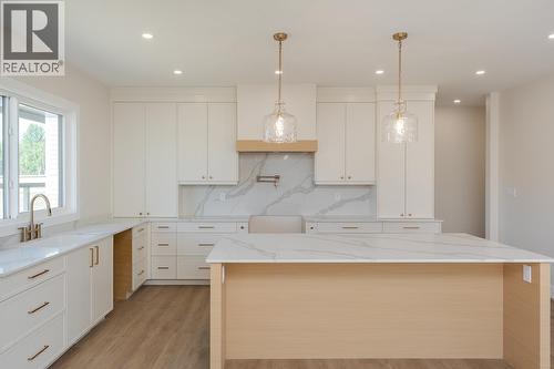 5089 Headlands Heights, Prince George, BC - Indoor Photo Showing Kitchen With Upgraded Kitchen