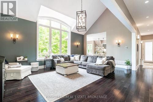 400 Lloyd'S Lane, King, ON 