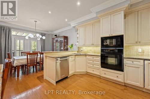 Eat-In Kitchen - 112 Tyler Street, Aurora, ON 