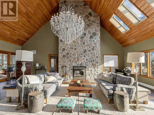 1785 Davis Drive W, King, ON 