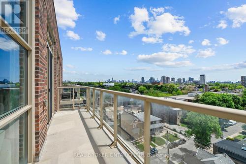 Oversized balcony - 920 - 1787 St Clair Avenue W, Toronto, ON 