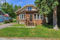 8 DUNBAR STREET Belleville (Belleville Ward), ON K8P 3R5