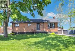 2440 COUSINEAU Lasalle, ON N9H 1C1