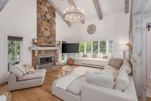 Salon - 746 Ch. Des Pommetiers, Magog, QC - Indoor Photo Showing Living Room With Fireplace