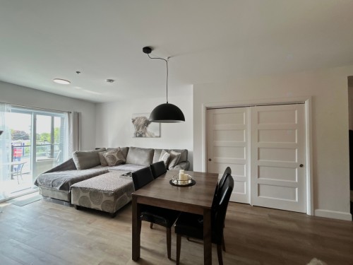 Salon - 201-319 Rue Notre-Dame, Repentigny (Repentigny), QC 