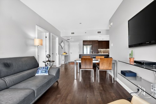 Salon - 709-905 Av. Plymouth, Mont-Royal, QC - Indoor Photo Showing Living Room