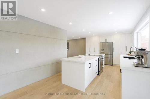 7 Golfview Boulevard, Bradford West Gwillimbury, ON - Indoor Photo Showing Kitchen