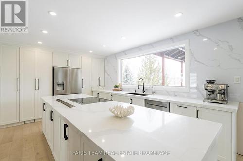 7 Golfview Boulevard, Bradford West Gwillimbury, ON - Indoor Photo Showing Kitchen With Upgraded Kitchen