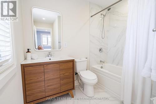 7 Golfview Boulevard, Bradford West Gwillimbury, ON - Indoor Photo Showing Bathroom
