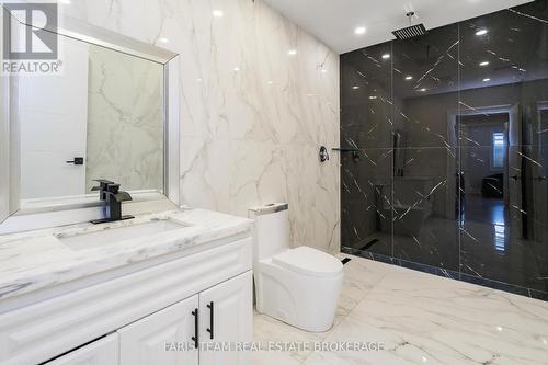 7 Golfview Boulevard, Bradford West Gwillimbury, ON - Indoor Photo Showing Bathroom