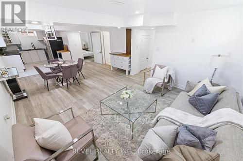 783 Green Street, Innisfil, ON - Indoor Photo Showing Living Room