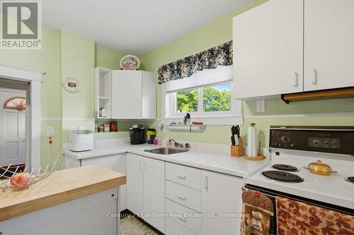 7 Purdy Street, Belleville (Belleville Ward), ON - Indoor Photo Showing Kitchen