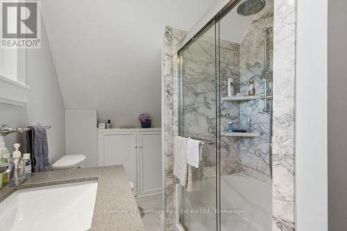 7 Purdy Street, Belleville (Belleville Ward), ON - Indoor Photo Showing Bathroom