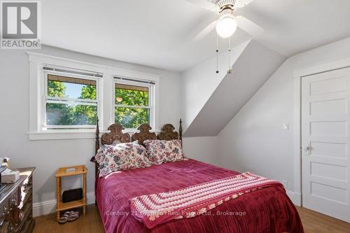 7 Purdy Street, Belleville (Belleville Ward), ON - Indoor Photo Showing Bedroom