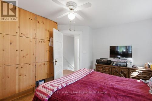 7 Purdy Street, Belleville (Belleville Ward), ON - Indoor Photo Showing Bedroom