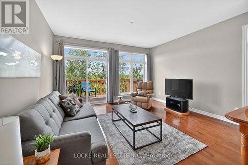 639 Baie-Des-Castors Street, Ottawa, ON - Indoor Photo Showing Living Room