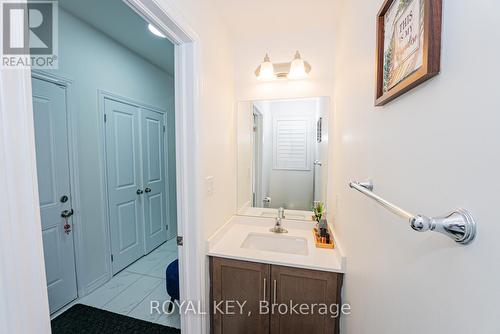 39 - 324 Equestrian Way, Cambridge, ON - Indoor Photo Showing Bathroom