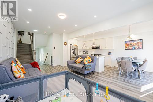 39 - 324 Equestrian Way, Cambridge, ON - Indoor Photo Showing Living Room
