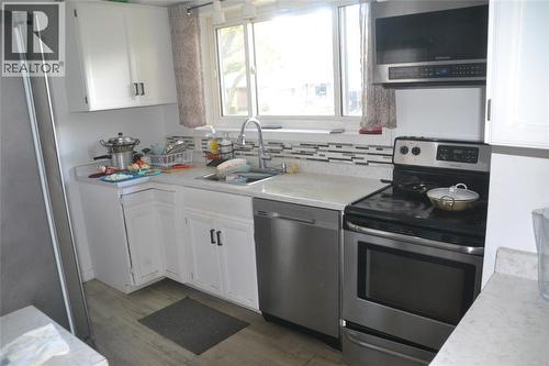 941 Oak Street, Sarnia, ON - Indoor Photo Showing Kitchen