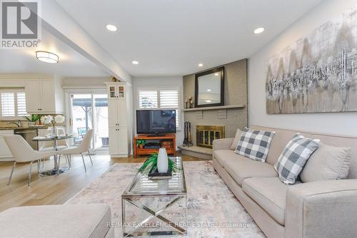 62 Atkins Circle, Brampton, ON - Indoor Photo Showing Living Room