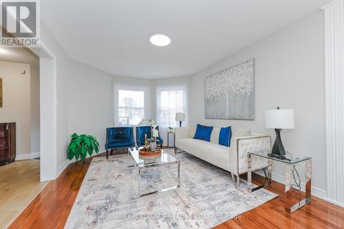 62 Atkins Circle, Brampton, ON - Indoor Photo Showing Living Room