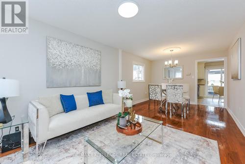 62 Atkins Circle, Brampton, ON - Indoor Photo Showing Living Room