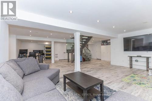 2 Pebble Beach Court, Brampton, ON - Indoor Photo Showing Living Room