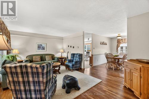 30 Mohawk Crescent, Central Huron (Clinton), ON - Indoor Photo Showing Living Room