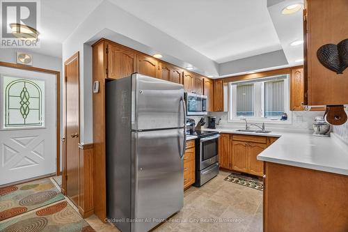 30 Mohawk Crescent, Central Huron (Clinton), ON - Indoor Photo Showing Kitchen