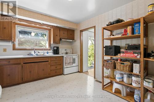 55 Lonsdale Drive, Guelph (Riverside Park), ON - Indoor Photo Showing Kitchen With Double Sink