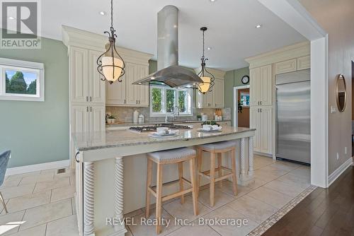 6718 Domenic Crescent, Niagara Falls (Stamford), ON - Indoor Photo Showing Kitchen With Upgraded Kitchen