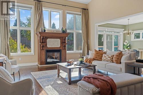 6718 Domenic Crescent, Niagara Falls (Stamford), ON - Indoor Photo Showing Living Room With Fireplace