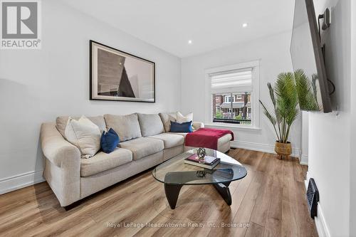 216 Maplewood Avenue, Hamilton (Blakeley), ON - Indoor Photo Showing Living Room