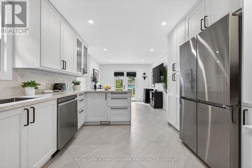 216 Maplewood Avenue, Hamilton (Blakeley), ON - Indoor Photo Showing Kitchen With Upgraded Kitchen