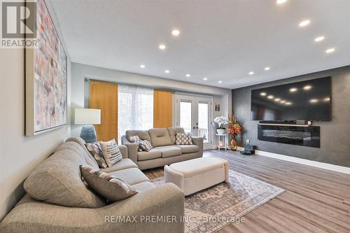 60 Tumbleweed Court, Vaughan, ON - Indoor Photo Showing Living Room