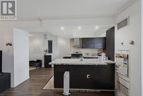 Ph211 - 7250 Yonge Street, Vaughan, ON - Indoor Photo Showing Kitchen With Upgraded Kitchen