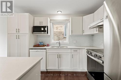 657 Tennent Avenue, London North (North H), ON - Indoor Photo Showing Kitchen With Double Sink