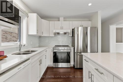 657 Tennent Avenue, London North (North H), ON - Indoor Photo Showing Kitchen With Double Sink With Upgraded Kitchen