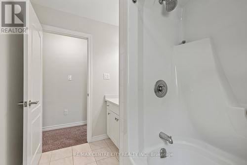 657 Tennent Avenue, London North (North H), ON - Indoor Photo Showing Bathroom
