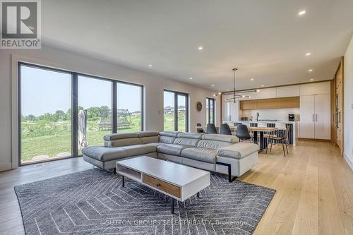 61 Crestview Drive, Middlesex Centre, ON - Indoor Photo Showing Living Room