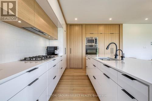 61 Crestview Drive, Middlesex Centre, ON - Indoor Photo Showing Kitchen With Upgraded Kitchen