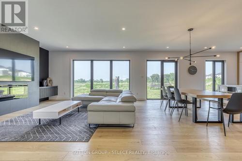 61 Crestview Drive, Middlesex Centre, ON - Indoor Photo Showing Living Room