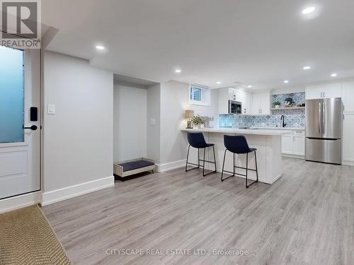 2585 Kenna Court, Mississauga, ON - Indoor Photo Showing Kitchen