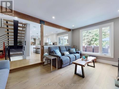 2585 Kenna Court, Mississauga, ON - Indoor Photo Showing Living Room