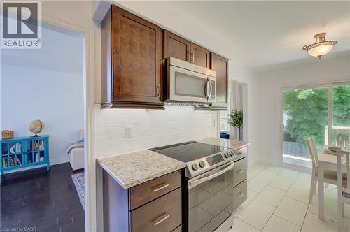 375 Holiday Inn Drive Unit# 9, Cambridge, ON - Indoor Photo Showing Kitchen