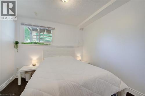 375 Holiday Inn Drive Unit# 9, Cambridge, ON - Indoor Photo Showing Bedroom