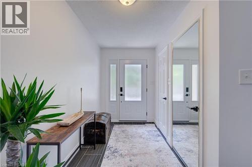 Spacious Foyer with powder room and walk-in closet - 375 Holiday Inn Drive Unit# 9, Cambridge, ON - Indoor Photo Showing Other Room